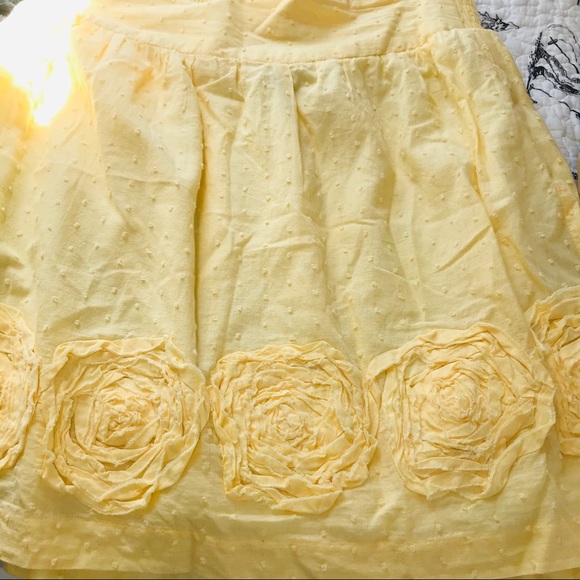 2/$20 Pale Yellow Swiss Dot Stretch Skirt Size XS - Picture 6 of 6